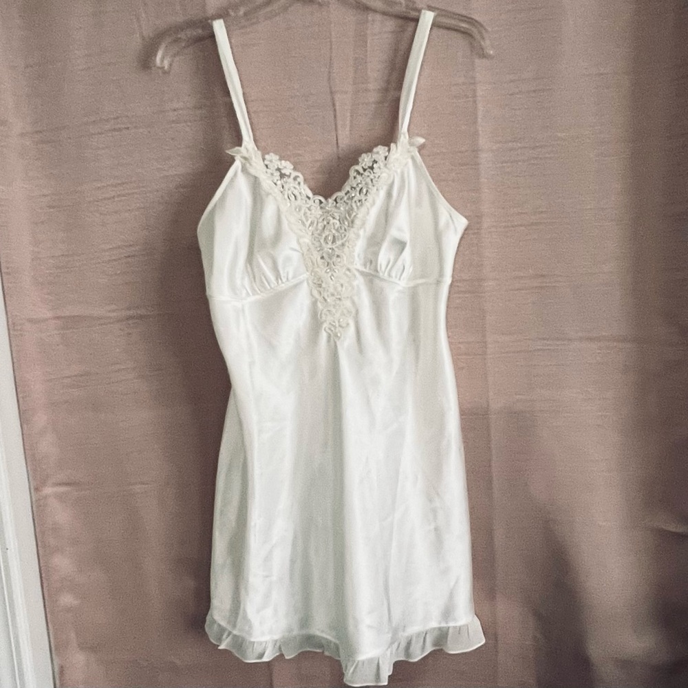 Linea Donatella Sz Small White Satin Chemise with Lace Trim